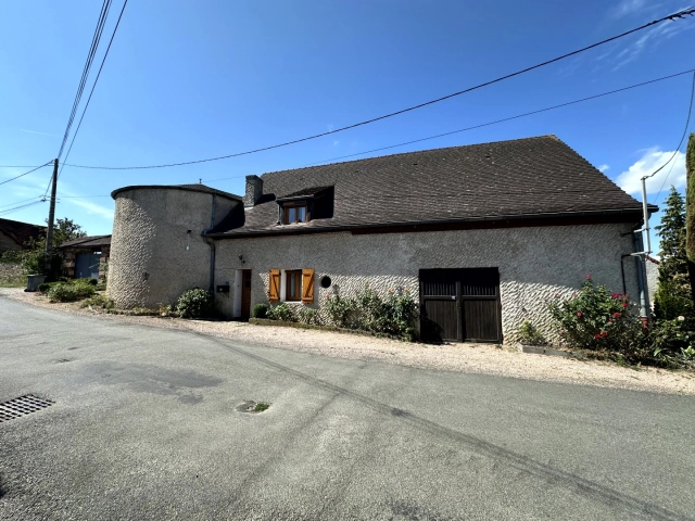 2 Bathroom(s) - 0 m² land for sale in Allier, Auvergne, France - FrenchPropertyPortal.com Atypical 135 m² Property with Garage/Warehouse and Garden – Cusset, Chassignol District for sale for 135,000€ in Allier, Auvergne