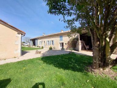 2 Bedroom(s) - 4 Bathroom(s) - 0 m² land for sale in Charente-Maritime, Poitou-Charentes, France - FrenchPropertyPortal.com Magnificent property with 6 ha Cognac vineyard, with the appellation “Bons Bois? for sale for 395,000€ in Charente-Maritime, Poitou-Charentes