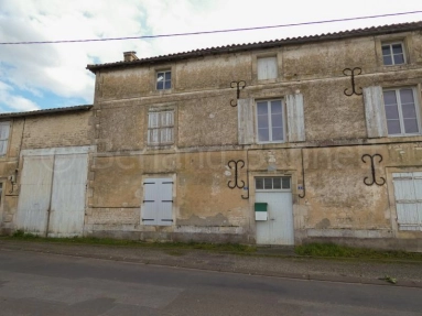 Large stone property divided into 3 lodgements with a garden for sale for 109,000€ in Deux-Sèvres, Poitou-Charentes