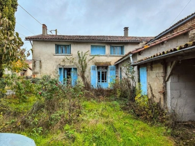 Stone house to renovate with land and outbuildings for sale for 38,990€ in Deux-Sèvres, Poitou-Charentes