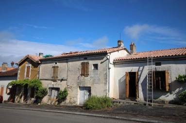 Village property with business potential for sale for 141,700&euro; in Dordogne, Aquitaine