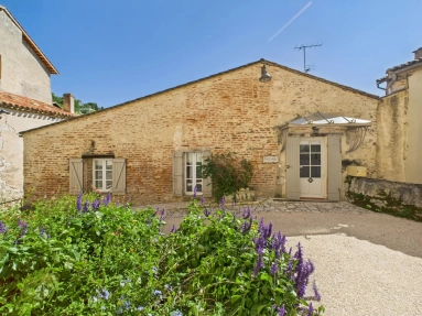 3 Bedroom(s) - 2 Bathroom(s) - 126m² land for sale in Lot-et-Garonne, Aquitaine, France - FrenchPropertyPortal.com Lovely village house with courtyard in the heart of the medieval town of Penne d'Agenais for sale for 269,000€ in Lot-et-Garonne, Aquitaine