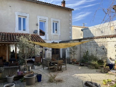 5 Bedroom(s) - 2 Bathroom(s) - 470m² land for sale in Charente, Poitou-Charentes, France - FrenchPropertyPortal.com A large village house ideal as a family home or for holidays! for sale for 221,490€ in Charente, Poitou-Charentes
