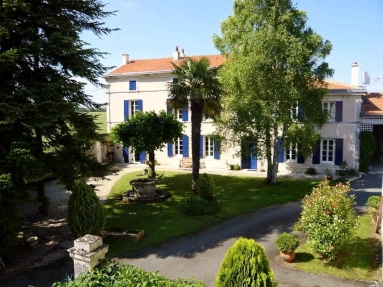 Superb renovated manoir with four gites for sale for 700,000&euro; in Charente-Maritime, Poitou-Charentes