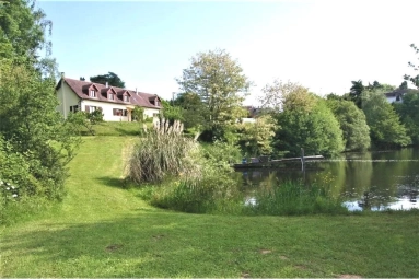 Beautiful family home with its own private fishing lake for sale for 392,200&euro; in Dordogne, Aquitaine