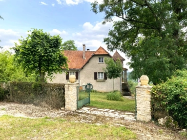 Former farmhouse with outbuildings to renovate with 9 hectares of land and beautiful views for sale for 325,000&euro; in Lot, Midi-Pyrénées