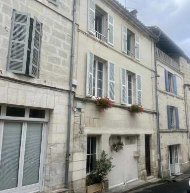 Lovely old charming village town house for sale for 249,952&euro; in Charente, Poitou-Charentes