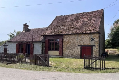 Partially renovated house with barn and garden in a quiet hamlet for sale for 51,700€ in Indre, Centre