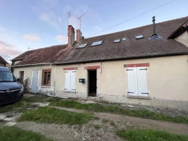 Traditional detached village house in a secluded spot for sale for 65,000€ in Indre, Centre