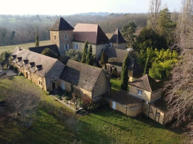 9 Bedroom(s) - 5 Bathroom(s) - 29,077m² land for sale in Dordogne, Aquitaine, France - FrenchPropertyPortal.com Beautiful manor house in the heart of the Perigord Noir for sale for 1,200,000€ in Dordogne, Aquitaine
