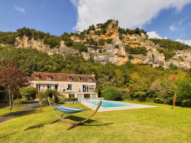 Stunning Riverside Villa with Pool, 4 Bedrooms, La Roque-Gageac, Dordogne for sale for 635,000&euro; in Dordogne, Aquitaine