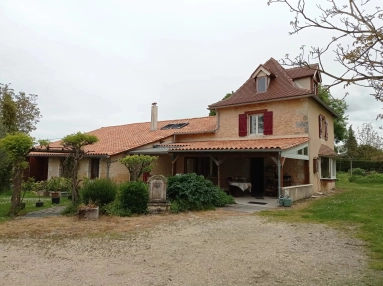 Edge of town property in parkland gardens. for sale for 296,390&euro; in Dordogne, Aquitaine