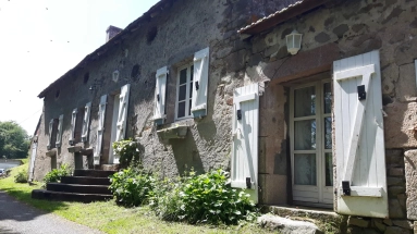 Charming cottage-style house with adjoining guest house for sale for 147,150&euro; in Haute-Vienne, Limousin