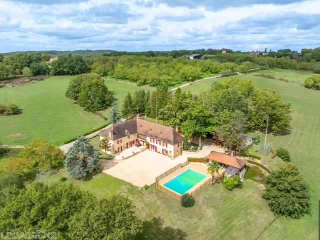 9 Bedroom(s) - 8 Bathroom(s) - 82,490m² land for sale in Dordogne, Aquitaine, France - FrenchPropertyPortal.com Beautifully Renovated 6-Bedroom Stone Manor House with 2 Guest Houses and pool in the Périgord for sale for 825,500€ in Dordogne, Aquitaine