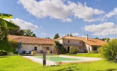 8 Bedroom(s) - 6 Bathroom(s) - 34,626m² land for sale in Lot-et-Garonne, Aquitaine, France - FrenchPropertyPortal.com Stone house with guest houses on the banks of the Lot for sale for 768,500€ in Lot-et-Garonne, Aquitaine