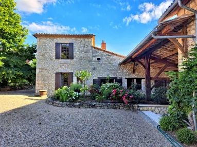 6 Bedroom(s) - 4 Bathroom(s) - 11,677m² land for sale in Dordogne, Aquitaine, France - FrenchPropertyPortal.com Gorgeous setting for sale for 720,000€ in Dordogne, Aquitaine