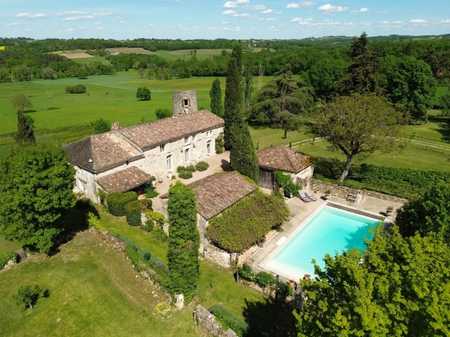 6 Bedroom(s) - 5 Bathroom(s) - 12,125m² land for sale in Dordogne, Aquitaine, France - FrenchPropertyPortal.com Historic manor house with pool, orchard and countryside views for sale for 885,000€ in Dordogne, Aquitaine