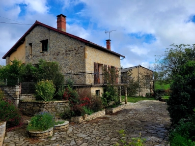 Farmhouse to renovate, in Aveyron countryside with land near Najac for sale for 160,500&euro; in Aveyron, Midi-Pyrénées