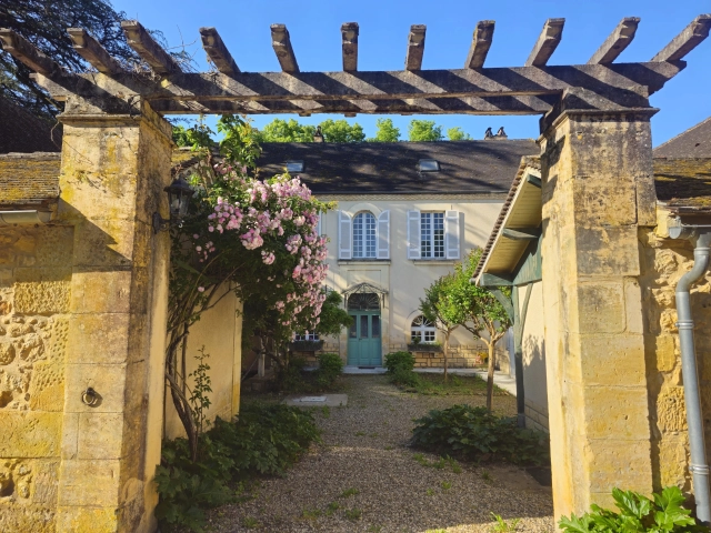 Grand Historic Residence – Former Convent with Chapel, Guest House and Outbuildings for sale for 989,000&euro; in Dordogne, Aquitaine