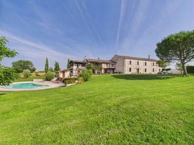 6 Bedroom(s) - 5 Bathroom(s) - 26,822m² land for sale in Tarn, Midi-Pyrénées, France - FrenchPropertyPortal.com Beautifully Renovated Former Vigneron’s Home with Cottage and Pool in the Tarn Countryside for sale for 749,500€ in Tarn, Midi-Pyrénées