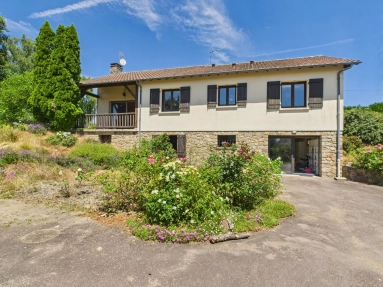 Spacious Family Home - Edge of Village for sale for 194,400&euro; in Dordogne, Aquitaine