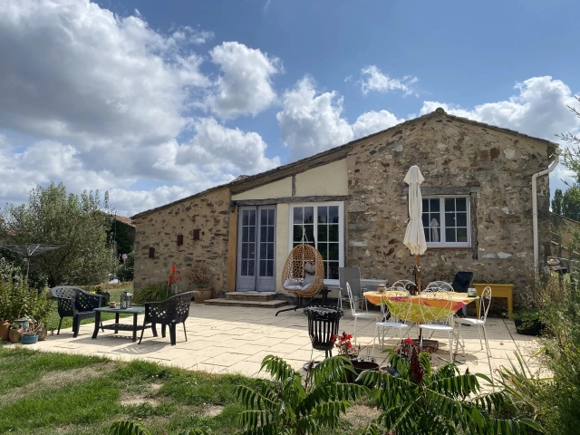 3 Bedroom(s) - 2 Bathroom(s) - 1,248m² land for sale in Haute-Vienne, Limousin, France - FrenchPropertyPortal.com Pretty house on one level with 3 bedrooms, a barn and a garden for sale for 125,350€ in Haute-Vienne, Limousin