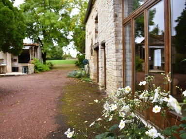 7 Bedroom(s) - 4 Bathroom(s) - 3,830m² land for sale in Charente-Maritime, Poitou-Charentes, France - FrenchPropertyPortal.com Characterful ensemble offering many opportunities for sale for 299,950€ in Charente-Maritime, Poitou-Charentes
