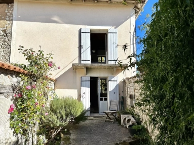2 bed property in sought after village for sale for 130,800&euro; in Charente, Poitou-Charentes