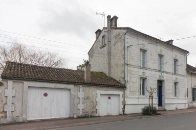Elegant Jarnac House with Large Walled Garden for sale for 303,880&euro; in Charente, Poitou-Charentes