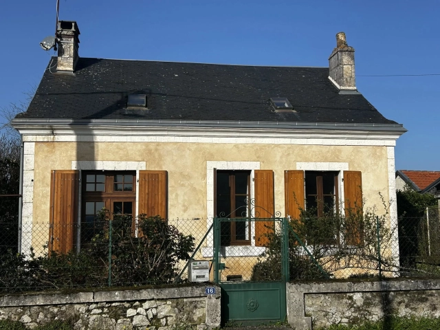 3 Bedroom(s) - 2 Bathroom(s) - 643m² land for sale in Charente, Poitou-Charentes, France - FrenchPropertyPortal.com 3 bedroomed village house with small garden for sale for 139,520€ in Charente, Poitou-Charentes