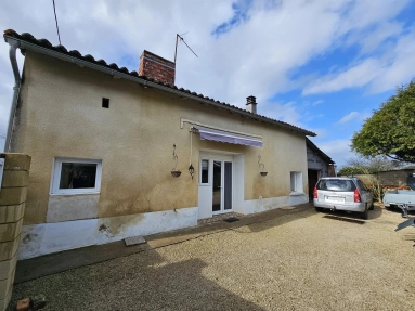 Easy Country Living – Peaceful Location Just Minutes from Everything for sale for 110,000&euro; in Charente, Poitou-Charentes