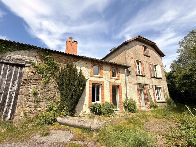 3 Bedroom(s) - 3 Bathroom(s) - 34,267m² land for sale in Haute-Vienne, Limousin, France - FrenchPropertyPortal.com Village property with 3.4 hectares, barn and pool for sale for 199,000€ in Haute-Vienne, Limousin