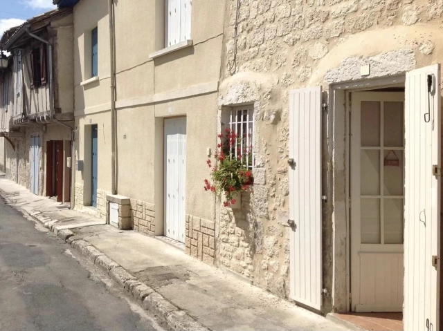 A two / three bedroom house in Eymet's bastide for sale for 159,000&euro; in Dordogne, Aquitaine