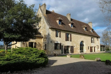 7 Bedroom(s) - 5 Bathroom(s) - 8,540m² land for sale in Dordogne, Aquitaine, France - FrenchPropertyPortal.com Exceptional Medieval Riverside Property – Guest House, Infinity Pool & Outbuildings – Near Bergerac for sale for 787,500€ in Dordogne, Aquitaine