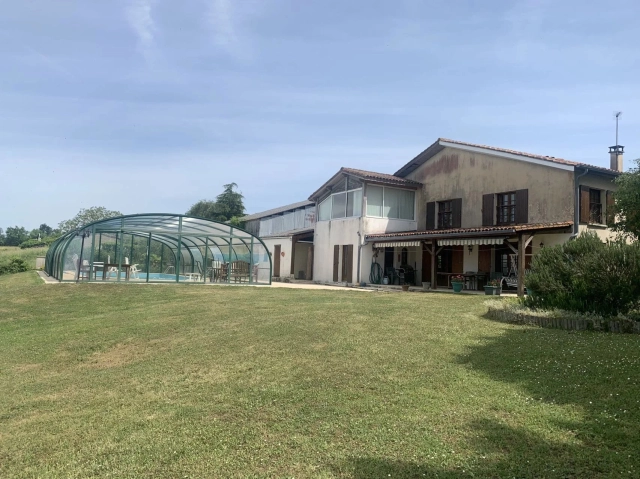 5 bed property with pool and over 11 hectares for sale for 299,600&euro; in Charente, Poitou-Charentes