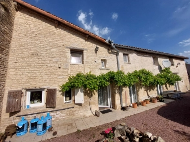 Charming stone cottage with garden in village for sale for 155,870&euro; in Charente, Poitou-Charentes