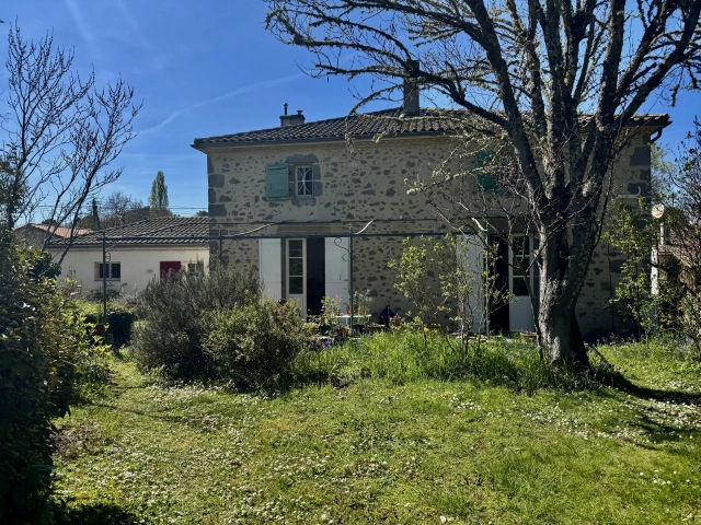 7 Bedroom(s) - 2 Bathroom(s) - 1,569m² land for sale in Lot-et-Garonne, Aquitaine, France - FrenchPropertyPortal.com Character stone house with independent studio for sale for 317,100€ in Lot-et-Garonne, Aquitaine