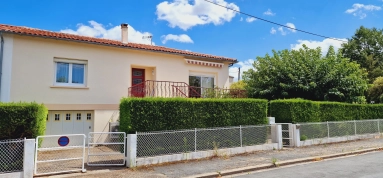 3 Bedroom(s) - 1 Bathroom(s) - 400m² land for sale in Dordogne, Aquitaine, France - FrenchPropertyPortal.com Immaculate 3/4 Bedroom house with garage and garden in central Eymet for sale for 249,000€ in Dordogne, Aquitaine