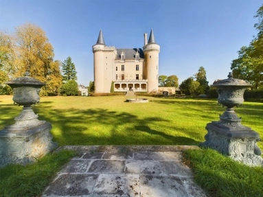 Stunning Castle and Historical Buildings - Unveiling a Timeless Treasure for sale for 3,600,000&euro; in Indre, Centre