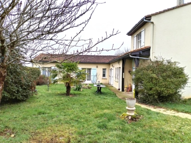 4 Bedroom(s) - 2 Bathroom(s) - 1,500m² land for sale in Charente, Poitou-Charentes, France - FrenchPropertyPortal.com Family house at the gates of a small Charente town for sale for 224,700€ in Charente, Poitou-Charentes