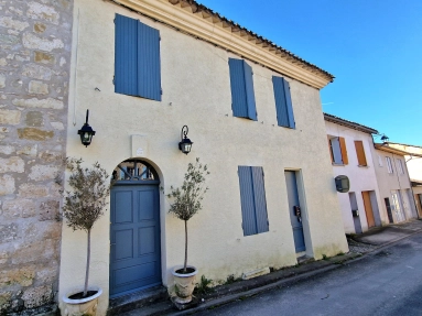 Beautiful 2 bed town house for sale for 125,350&euro; in Lot-et-Garonne, Aquitaine