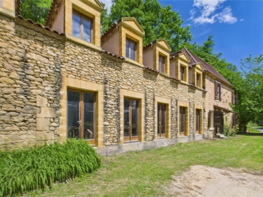 7 Bedroom(s) - 6 Bathroom(s) - 7,500m² land for sale in Dordogne, Aquitaine, France - FrenchPropertyPortal.com Fantastic Opportunity – Character Stone Property with Huge Potential for sale for 249,000€ in Dordogne, Aquitaine