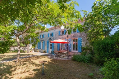 Very pretty stone village house with pool for sale for 248,500&euro; in Charente-Maritime, Poitou-Charentes