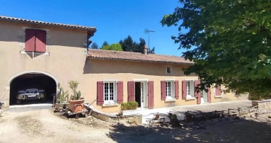 Charming bijoux estate with guest house, swiming pool, landscaped grounds and development potential for sale for 638,300&euro; in Charente, Poitou-Charentes