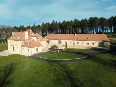 Renovated Manor house with equestrian facilities and lake for sale for 1,958,000&euro; in Dordogne, Aquitaine