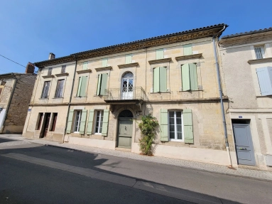 Beautifully presented historical home with private garden for sale for 588,300&euro; in Gironde, Aquitaine