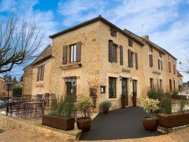 Exceptional business opportunity situated in the heart of thriving and sought-after village for sale for 402,800&euro; in Lot, Midi-Pyrénées