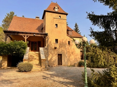 Large 6-bed Lotoise house with pigeonnier near Gourdon for sale for 360,400&euro; in Lot, Midi-Pyrénées