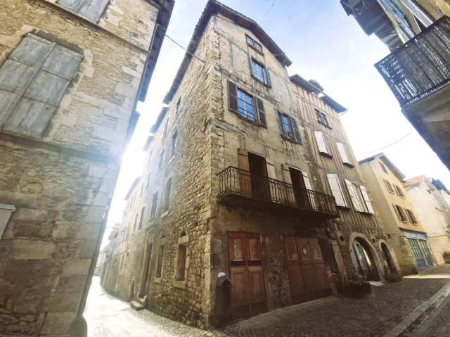 Renovation project in the centre of Villefranche-de-Rouergue for sale for 114,450&euro; in Aveyron, Midi-Pyrénées
