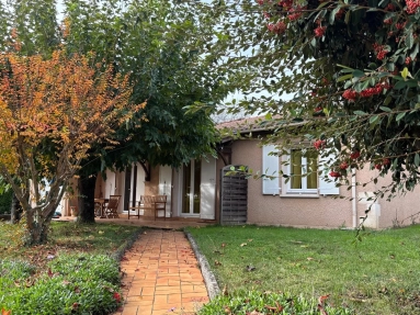 3 Bedroom(s) - 1 Bathroom(s) - 1,048m² land for sale in Lot-et-Garonne, Aquitaine, France - FrenchPropertyPortal.com Detached bungalow with pool in quiet location and short walk to all amenities for sale for 267,500€ in Lot-et-Garonne, Aquitaine
